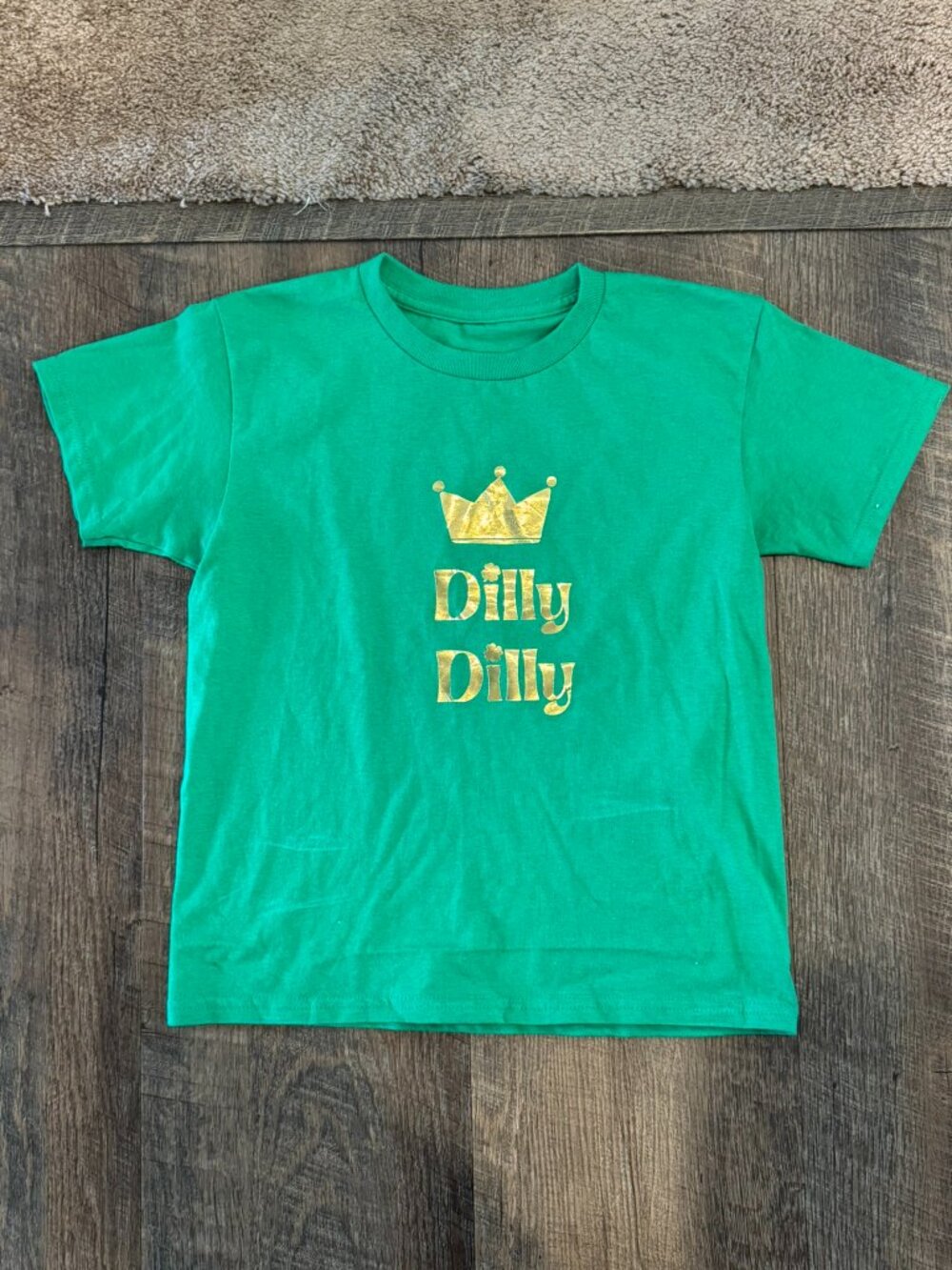 Dilly Dilly Green TShirt with Gold Crown - Women's Size Small